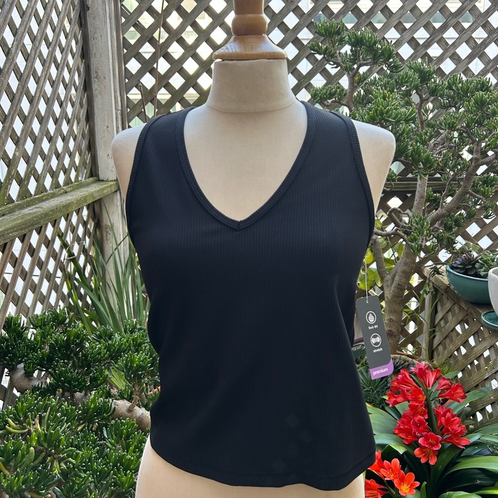 MTA Sport Black Sleeveless V-Neck, Racerback Top, Medium. Fast-dry. NWT